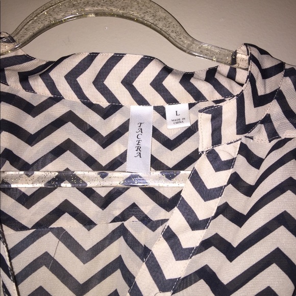 🛍🧥 Tacera Black and Tan Blouse🧥 - Picture 2 of 3